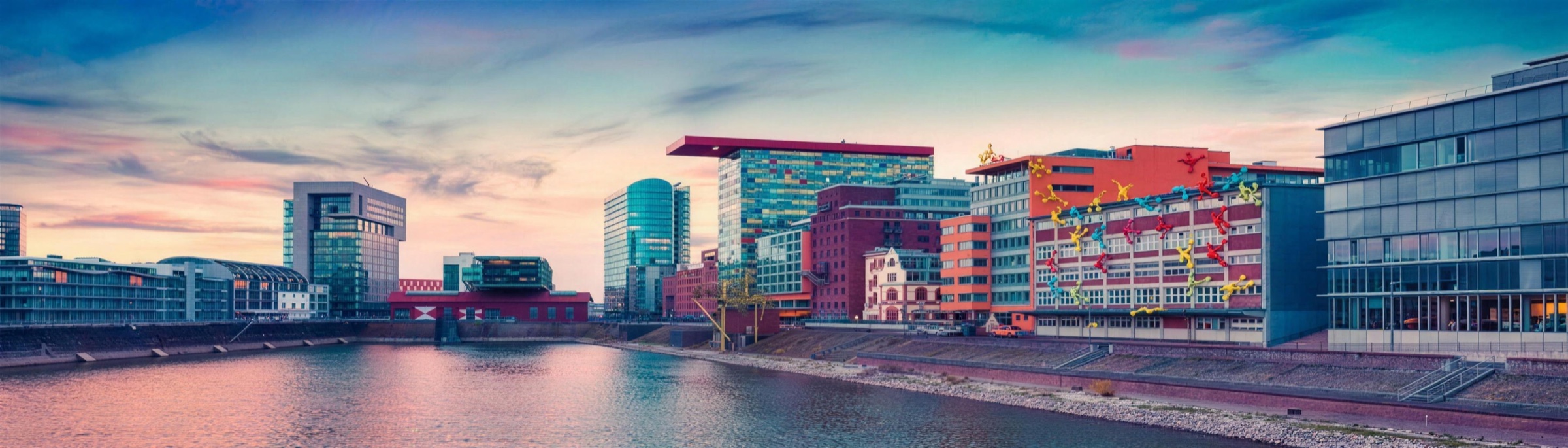 Der Düsseldorfer Medienhafen am Rhein